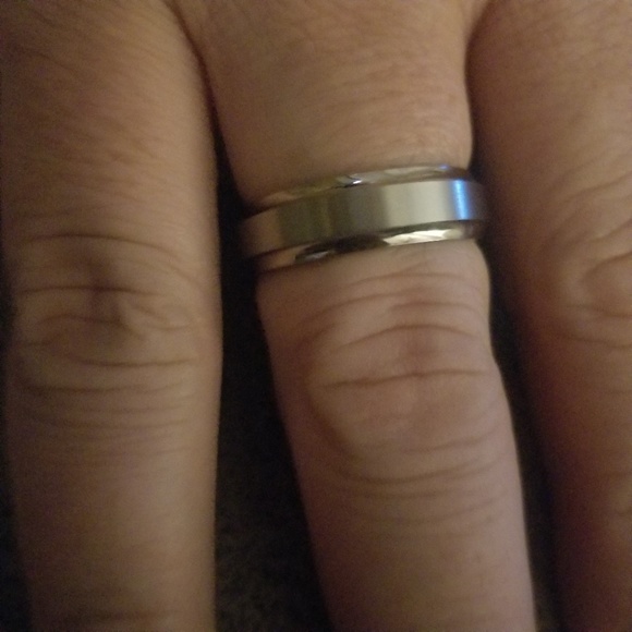 💚💚New REVV Mens 7mm ring in Titanium💚💚 - Picture 4 of 8
